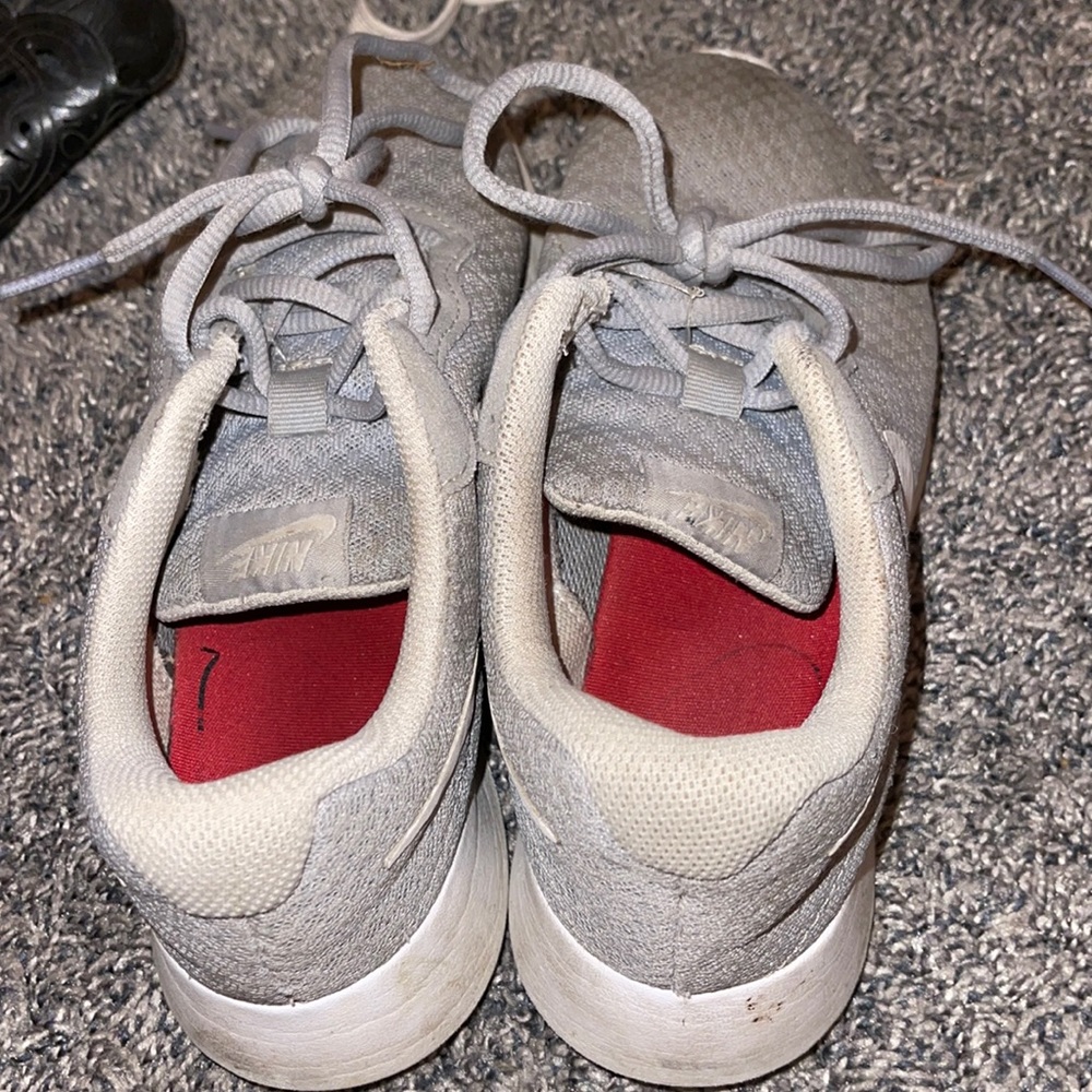 Guc nikes